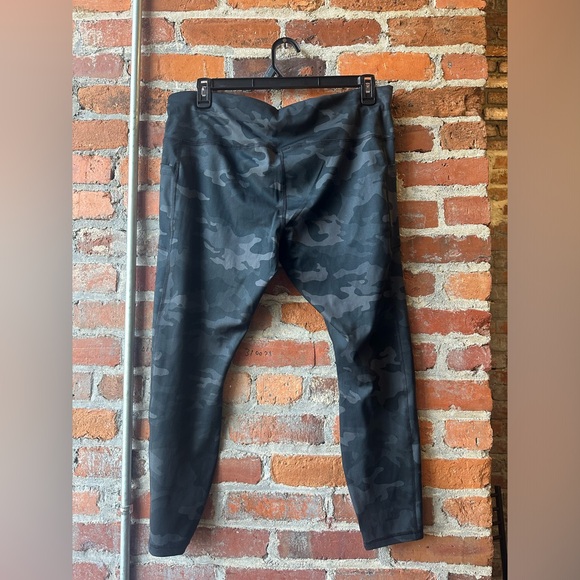 Avia Women's High Waist Crop Legging with Side Pockets, Size 2xl - Picture 4 of 9